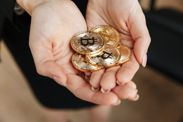 Como investir em bitcoin? Esse investimento vale a pena?