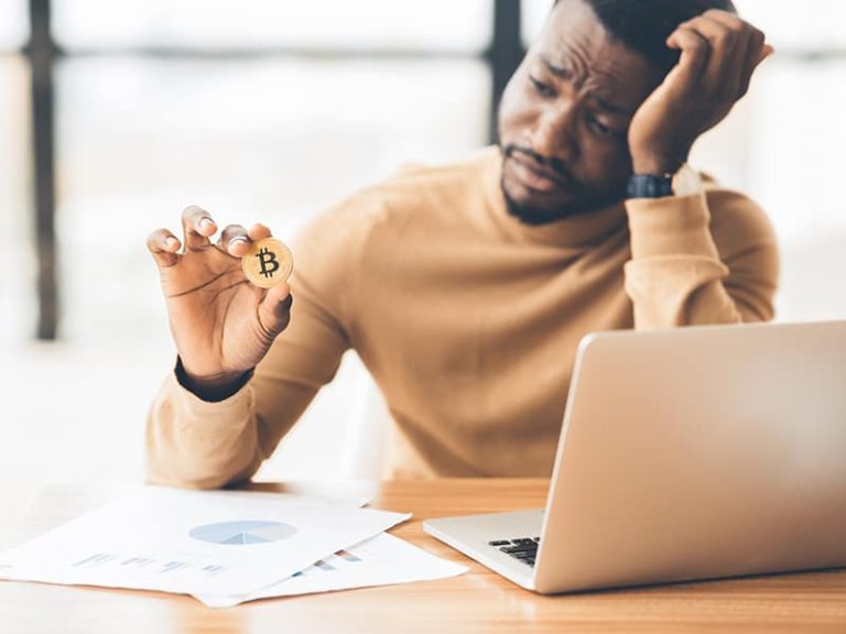 Como investir em Bitcoin com segurança? É possível? Dicas + riscos