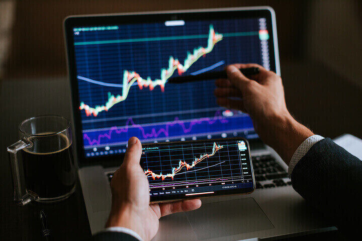 Como funciona o buy and hold? Veja como usar essa estratégia