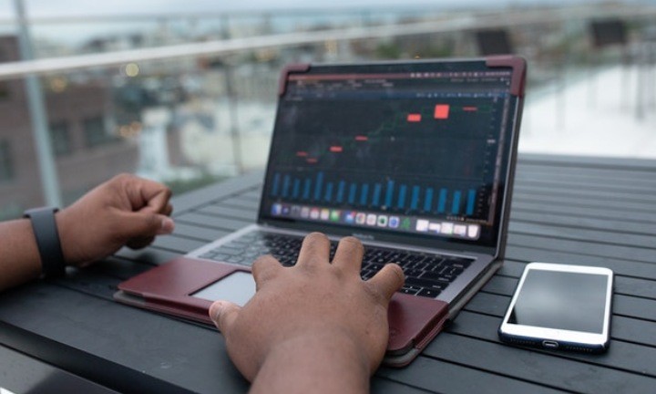 O que é taxa Selic Over? Como ela afeta os investimentos?
