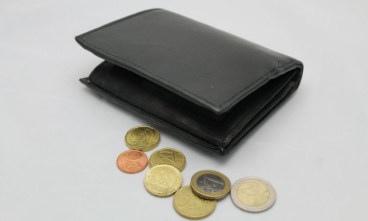 Como controlar os gastos e evitar os impulsos financeiros?