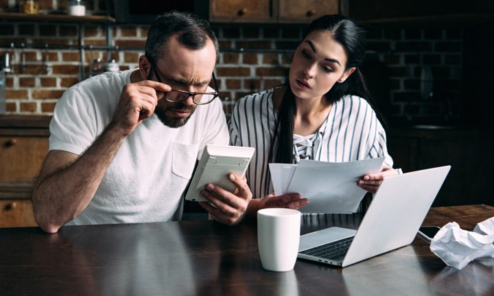 O que é orçamento familiar? Organize as contas para investir