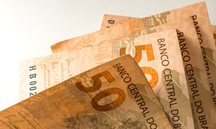Onde investir 200 reais? 2 opções de renda fixa e variável + 3 exemplos