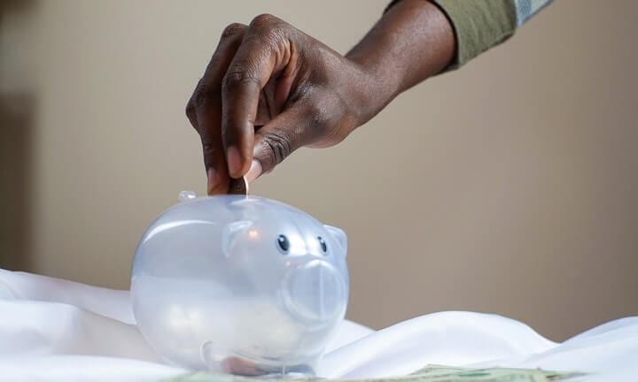 Guardar dinheiro ou investir: qual é a melhor opção?