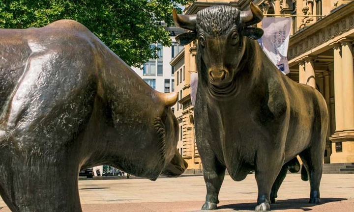 B3 inaugura obra inspirada em “touro de Wall Street“ em frente à sede de SP