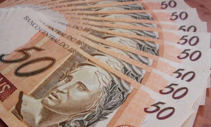 Como investir dinheiro e ter lucro mensal? Confira 4 tipos de investimentos rentáveis