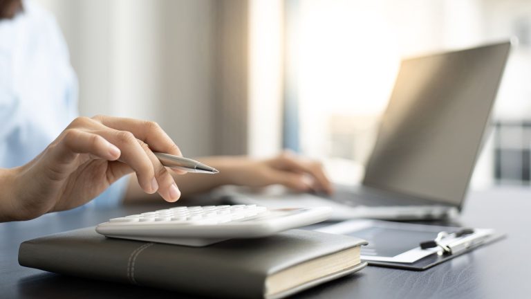 Como começar a investir do zero? Passo a passo