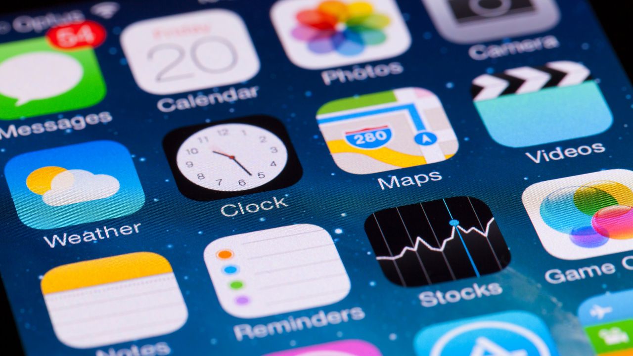 Novos serviços driblam Apple e permitem instalar apps piratas no iOS sem  jailbreak