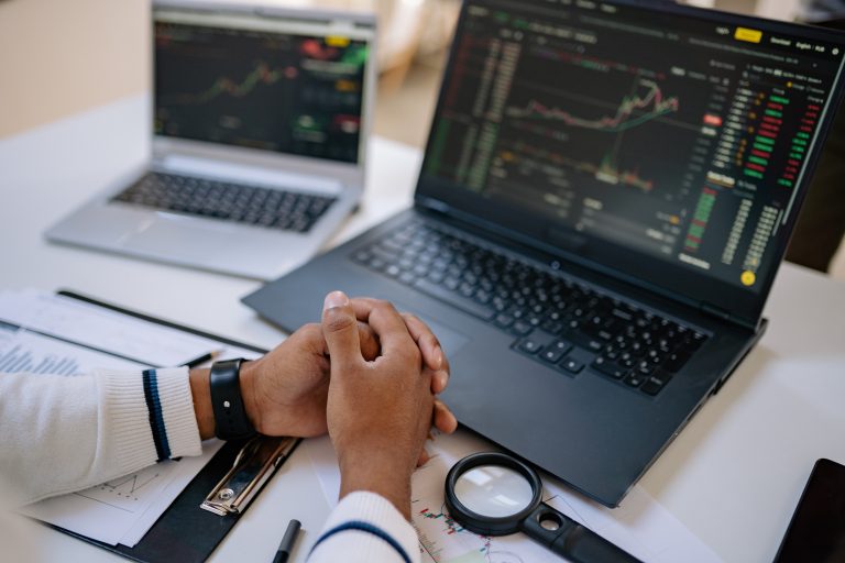 Investidor qualificado: saiba o que é as certificações exigidas