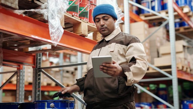 Sistema WMS: como ele otimiza a armazenagem e logística da empresa?