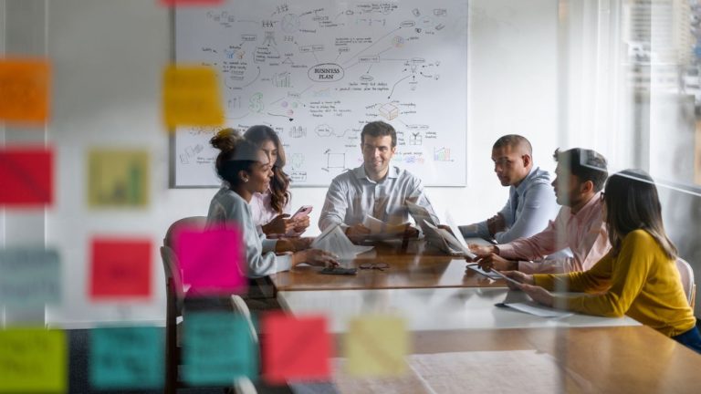 Brainstorming: como implementar com eficiência nas equipes?